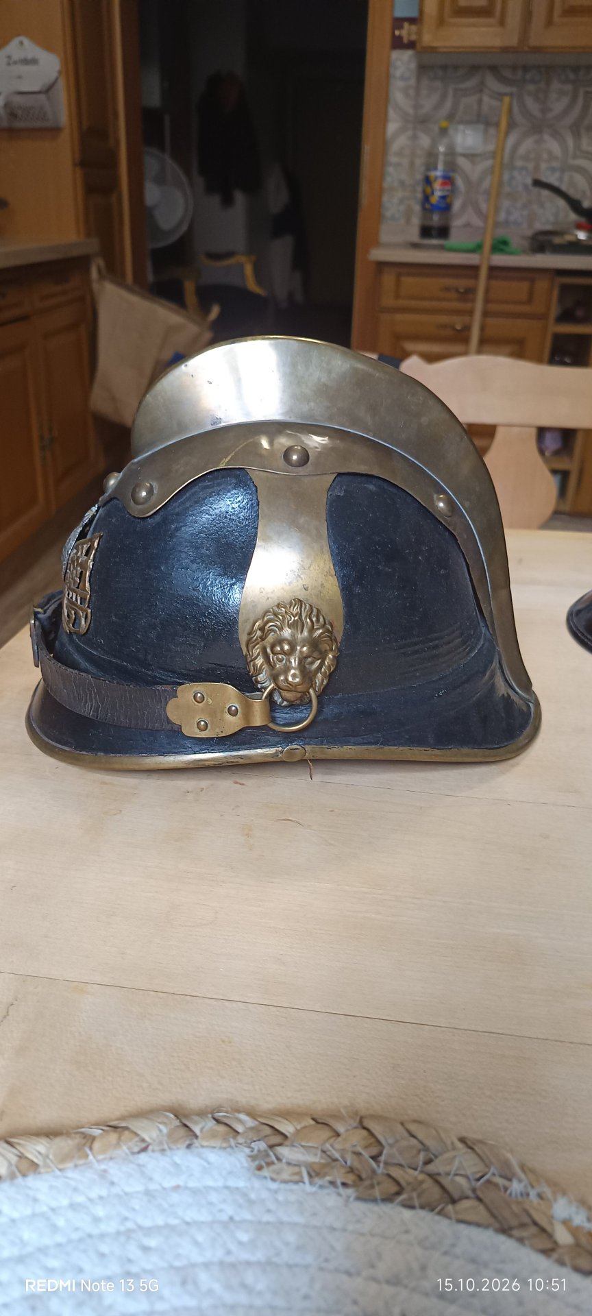 Alte Feuerwehr Helm – Bild 3