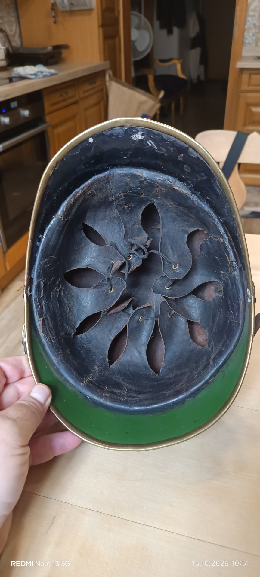 Alte Feuerwehr Helm – Bild 4