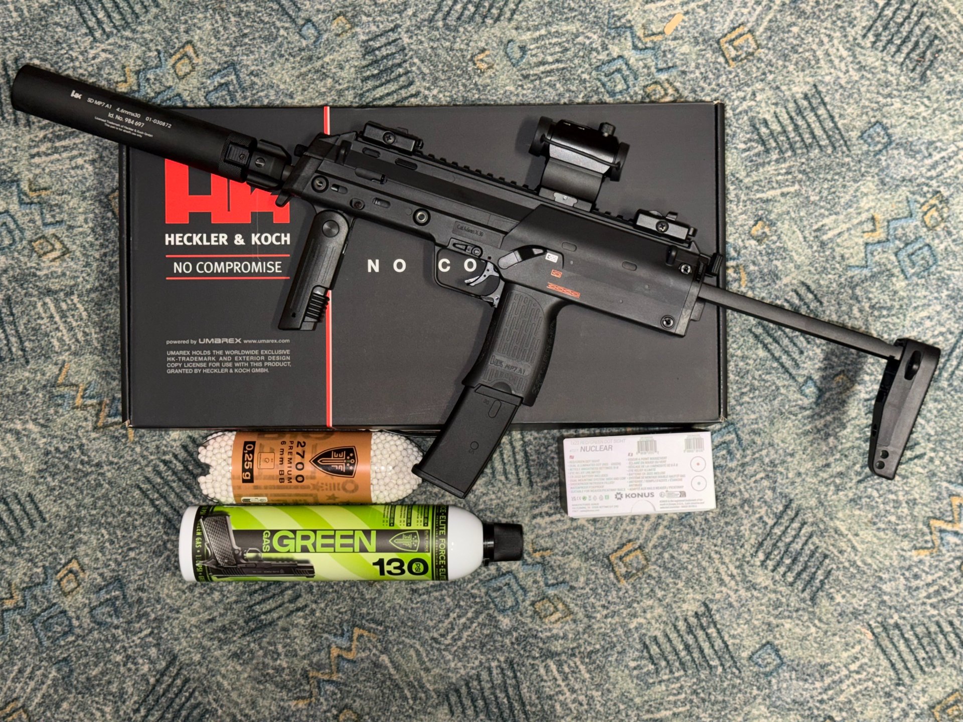 GBB HECKLER&KOCH MP7 A1 BLACK KAL. 6 MM BB MIT SCHALLDÄMPFER, KONUS RED/GREEN DOT, GAS, BBs – Bild 1