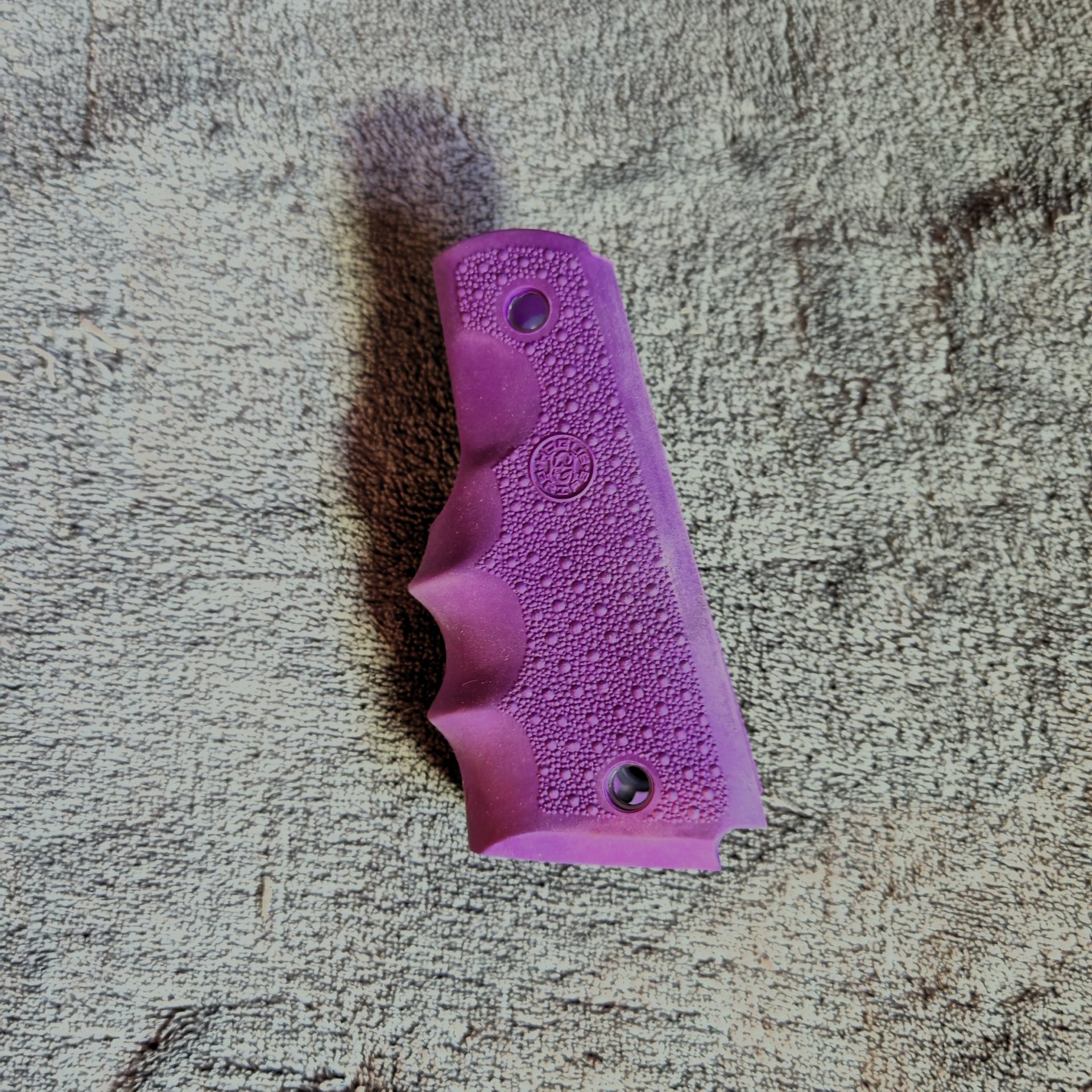 HOGUE Overmolded Griff 1911 - Purple ! – Bild 2