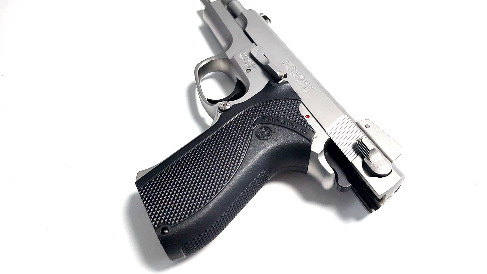 Pistole S&W Modell 5906, 4 Magazine, 5 Pufferpatronen, Waffentasche – Bild 7