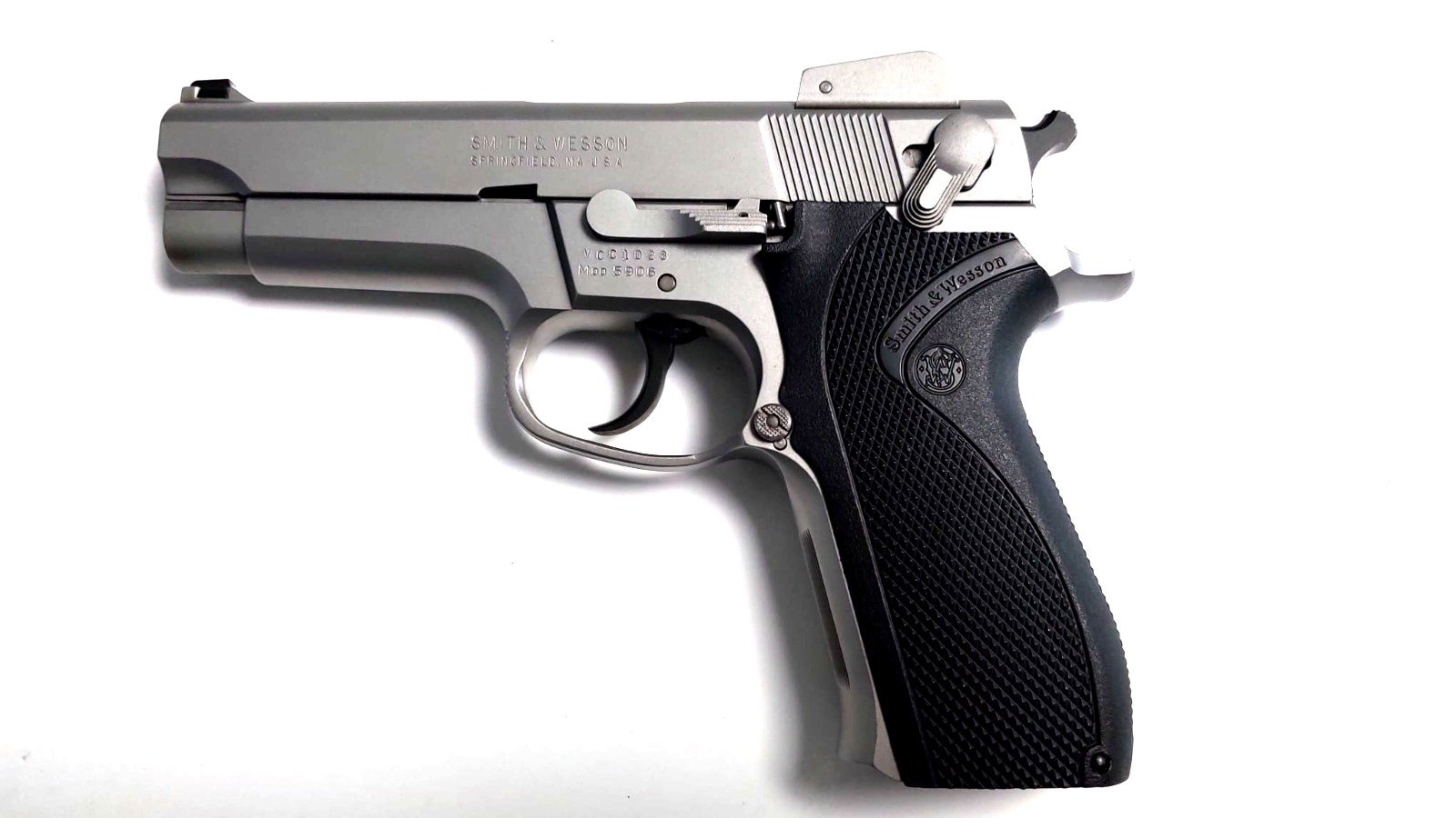 Pistole S&W Modell 5906, 4 Magazine, 5 Pufferpatronen, Waffentasche – Bild 8