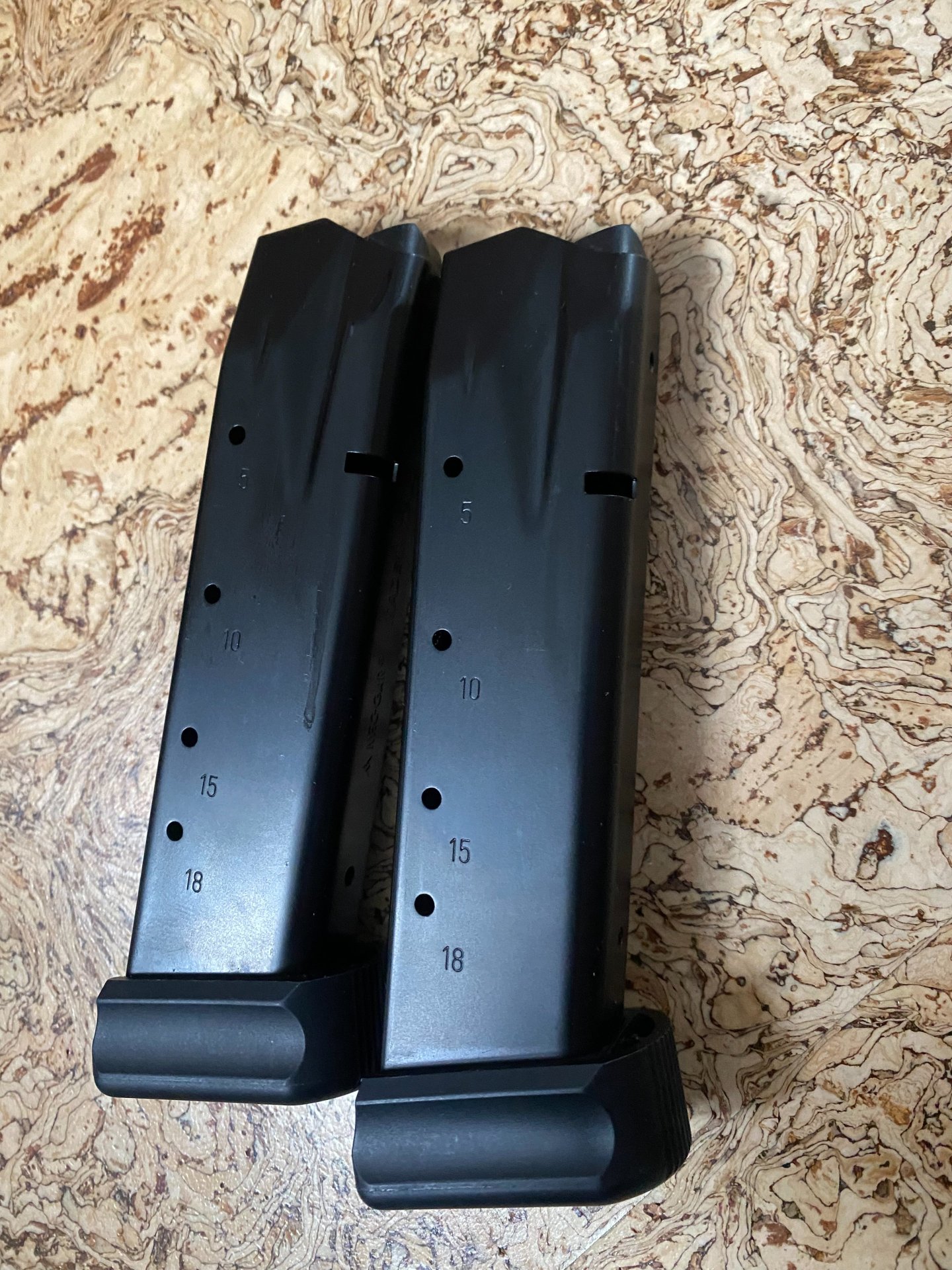 Sig Sauer P226 Magazin 9mm / 2 Stück - Neu mit Magazinhalter – Bild 2