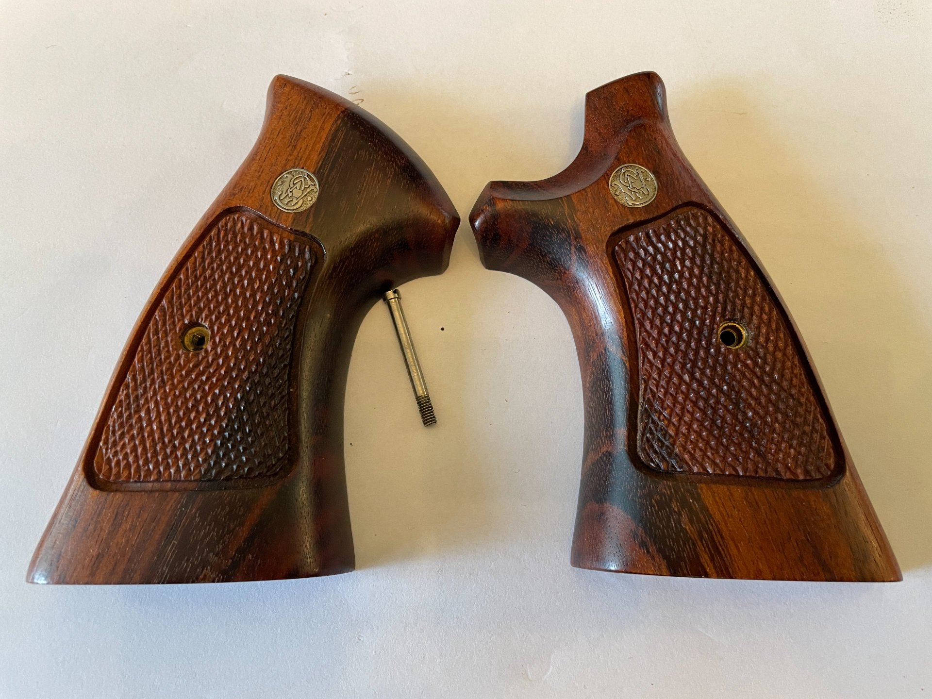 Original Smith & Wesson, S&W, Griffschalen N-Rahmen/frame, Square Butt, eckiger Griffrahmen, – Bild 1