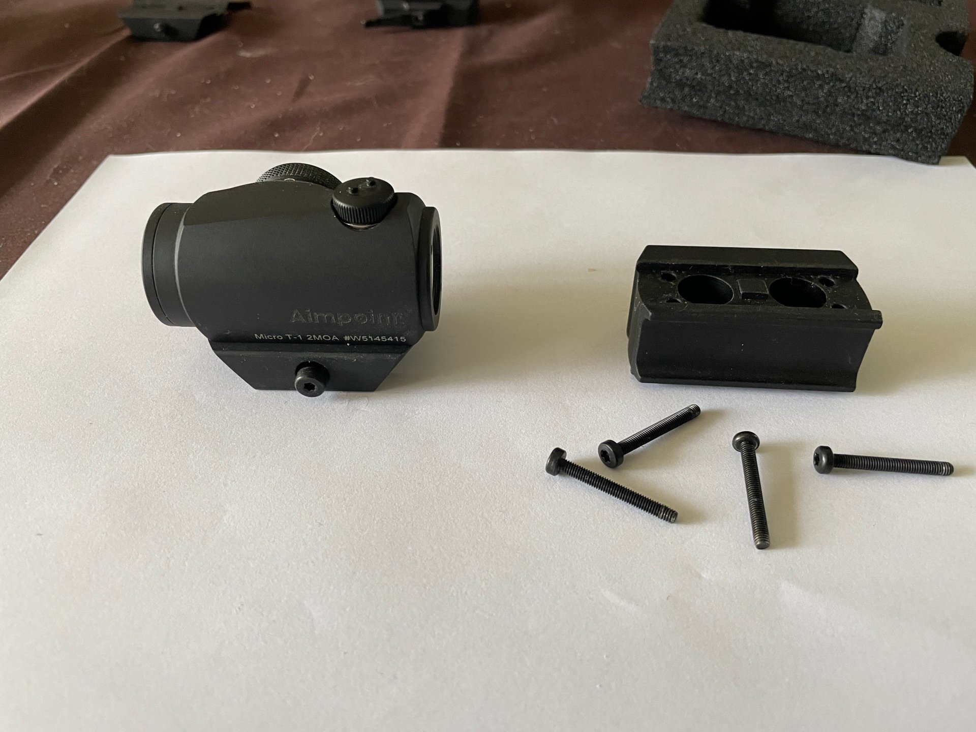 Aimpoint Micro T1, inkl. Montage für Picatinny, 2 MOA red Point, inkl. 39mm Erhöhung + Schrauben – Bild 1