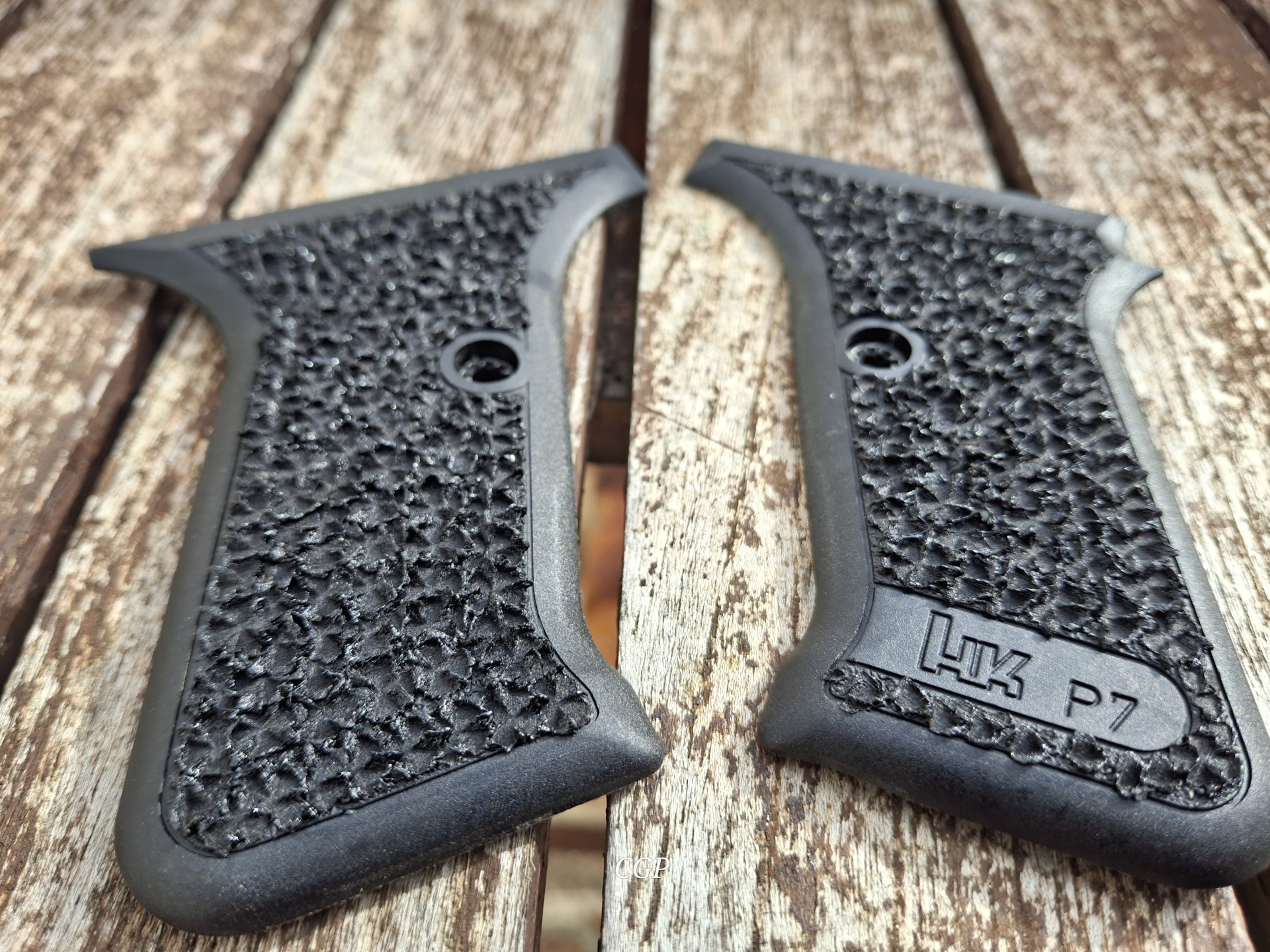Heckler & Koch H&K P7 PSP Griffschalen - X-treme Grip - handpunziert ! – Bild 2