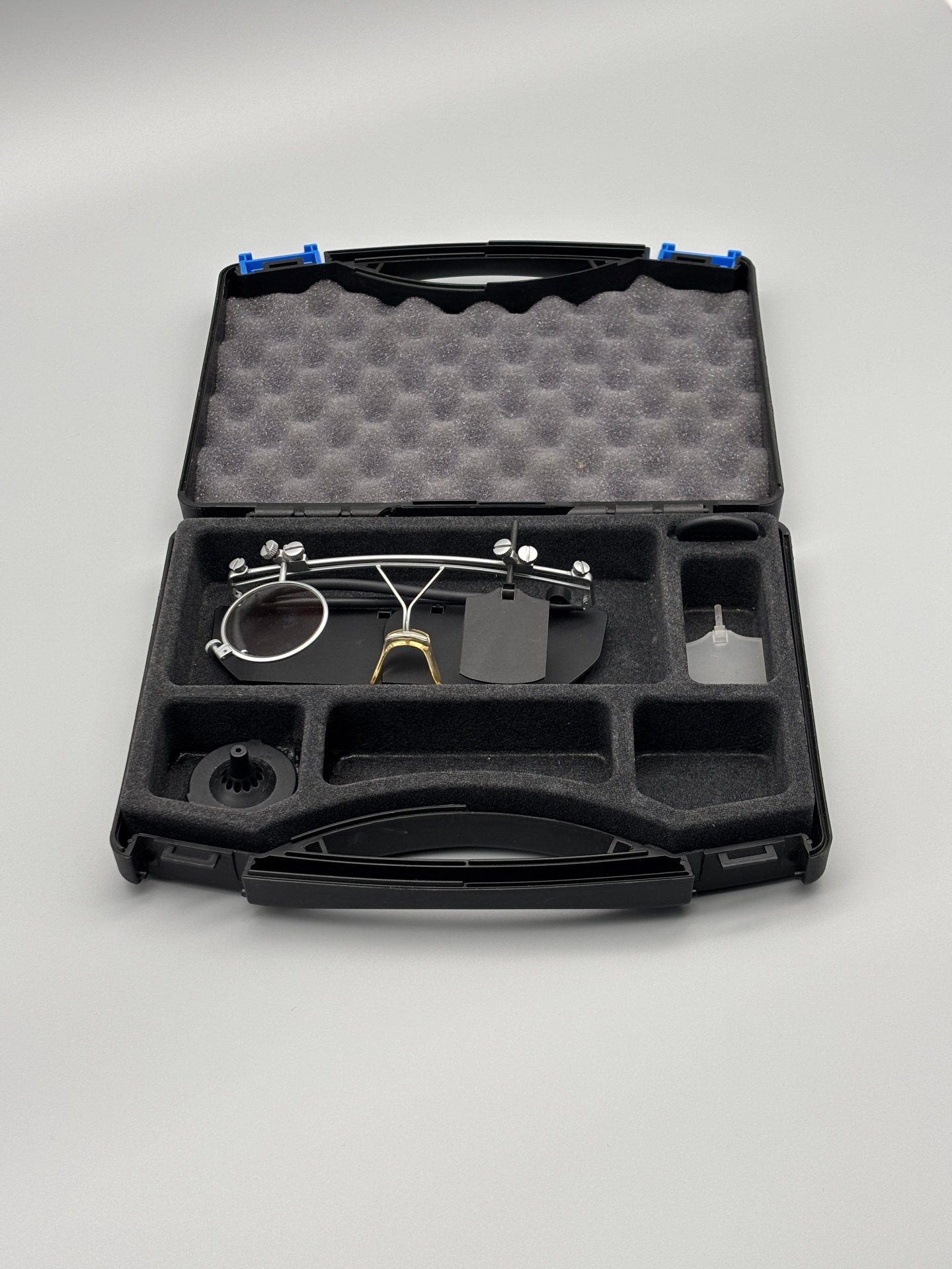 Knobloch Schießbrille, Komplettset mit Original-Box, Seitenschutz, Justierungsaufsatz & Werkzeug – Bild 2