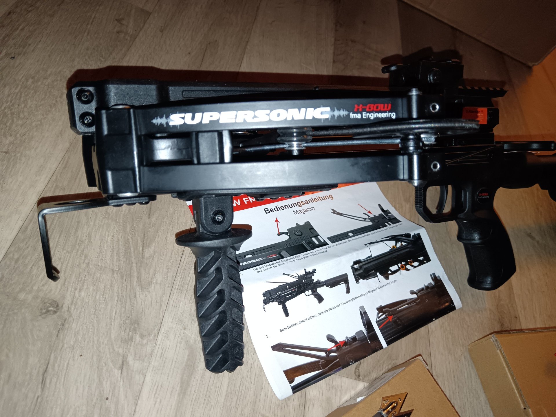 NEU! Supersonic Tactical + 35 Bolzen, 10 Jagdspitzen Pistolen -Magazin-Armbrust – Bild 4