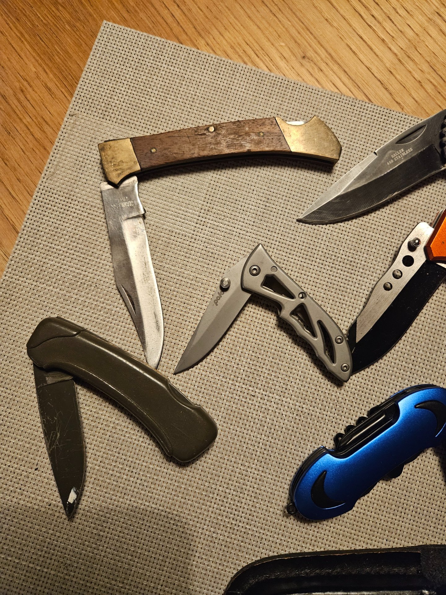 Sammlung von 8 Taschenmessern & 1 schwarzes Leder-Gürteletui – Bild 4