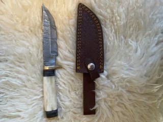 Jagdmesser Damast mit toller Lederscheide