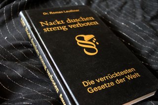 Nackt duschen verboten - Die verrücktesten Gesetze der Welt Dr. Roman Leuthner