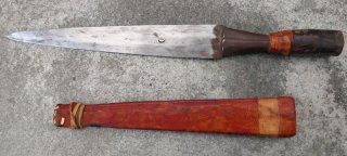 Afrikanischer Dolch / Kurzschwert mit Lederscheide & Schmiedemarke – Handarbeit, Ethnografika