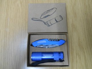 Taschenlampe und Mulitfuntionsmesser