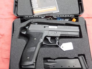 Sig Sauer P226 LDC Kal. 9 mm Luger, neuwertig, mit Reservemagazin und orig. Koffer mit Zubehör