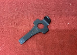 P.08 Schlüssel / Ladehilfe – Mauser-Tonne gestempelt – Original