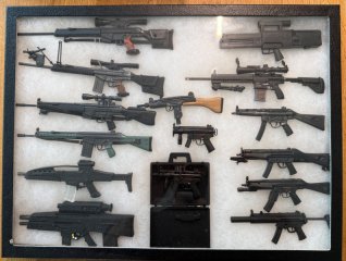 Große H&K Miniatur-Waffensammlung 1:6 – MP5, HK417, G3 u.a. – ca. 15 Modelle in Präsentationsbox