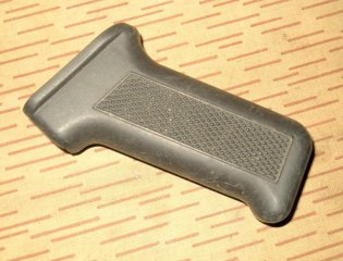 == schwarzer Griff aus der Kalaschnikow-Familie – z.B. AK47 AKM AK74 RPK AK100-er usw. ===