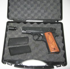 ERMA EGP 45 Kal. 8 mm mit Holzgriffschalen Arabesken Gravur - aus 1994 TOP Zustand !