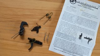 AR-15 MIL-SPEC Abzugsset mit 2 Federgewichten / Abzuggewichten