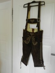 COUNTRY MADDOX KINDER Trachtenlederhose mit Trägern und Stickverzierungen - braun - Größe 32