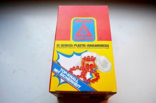 Originalverpackter Karton mit 50 Dosen Wicke 12-Schuß-Plastic-Ringamorces