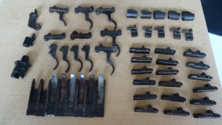 K98 / G98 Mauser Ersatzuteile Konvolut ! Ca.60 Teile , Abzug Visier , Schlosshalter ect. ...........