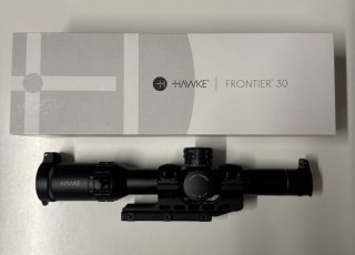 Hawke Frontier 30 1-6x24 LPVO mit UTG Montage