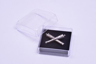 Anstecker Kanonenrohre - gekreuzt -
