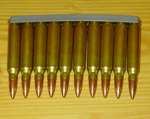 10 Stück.223 Remington / 5,56X45 Dekos auf Ladestreifen Vollmantel und Messinghülse