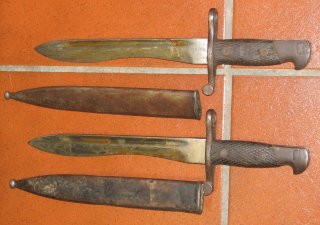 Spanien, zwei Macheten Bajonett Modell 1941