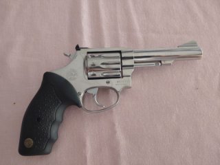 Taurus Revolver Edelstahl neuwertig Kal. 22 lr neuwertig