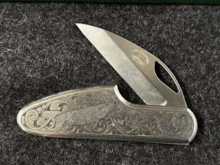 Sammler- bzw. Herrenmesser der „Accademia Il Bulino“ mit jagdlicher Reliefgravur