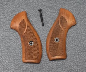 Smith & Wesson J-Rahmen Holzgriffschalen, rautiert unterbrochen, Neuware