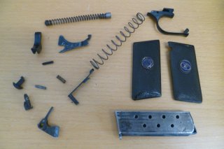 Konvolut freie Ersatzteile und Magazin Walther Modell 6,35 mm