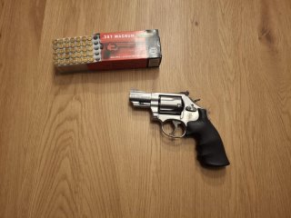 Smith & Wesson Revolver Kal. 357 Magnum kurzer Lauf