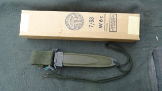 Bajonettscheide M8A1 orig von 1968 mit Verpackung. Unbenutzt !. Vietnam Krieg der US ARMEE. 100% ori