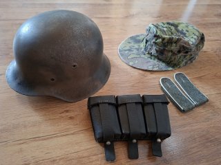 M42 Stahlhelm mit Zubehör