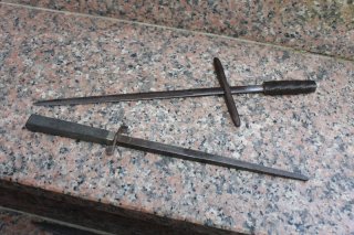 ALTER DOLCH 37 cm + WETZSTAHL GROSSER DOLCH HISTORISCH ????