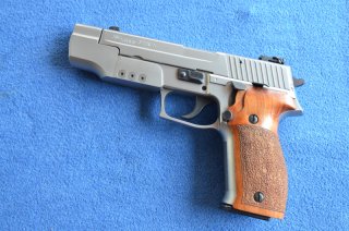 SEHR SCHÖNE PISTOLE SIG SAUER P226 SPORT 9x19 IN BOX ECKERNFÖRDE