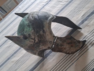 mittelalterlicher antiker Bronzehelm