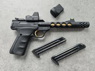 Pistole Browning Buck Mark Plus Vision Black / Gold UFX im Kaliber .22lr mit Vector Optics Red Dot