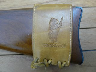 Selten: Orig. Winchester Leder Patronenhalter mit Logo „Indianer“ für Hinterschaft für 3 Patronen K