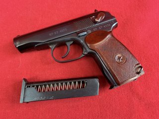 Makarov 9mm Mak. zwei Magazine,