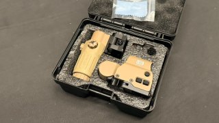 EOTECH G33 Magnifier 3x FDE / Tan mit STS QD-Montage, Koffer & Zubehör
