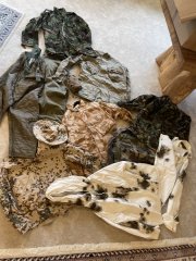 Militaria Jacken Hosen und Zubehör Konvolut