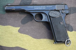 Pistole Dienstwaffe Polizeipistole FN Browning Mod. 1910-22 Ex-Kal. 7,65, jetzt 4 mm M 20, von 1978