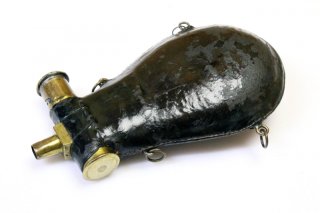 Pulverflasche mit Dosierkammer wohl Ende 18. Jhd. Schweiz