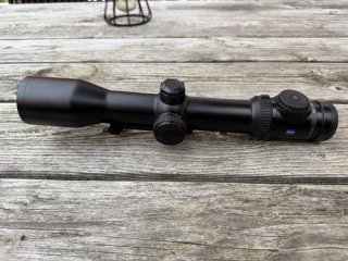 Zeiss Victory V8 1.8-14x50 Zielfernrohr (36 mm!) & Blaser Montage