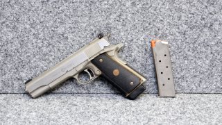 AMT Hardballer .45 Auto – veredelter 1911er-Klassiker in Stainless Steel - Bekannt aus Terminator 2