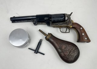 Perkussionsrevolver Colt 2nd Model Dragoon Kal. .44 inkl. Zubehör